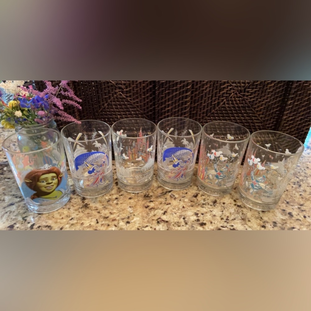 Set of 6 25th year anniversary Vintage World Disney Glasses.